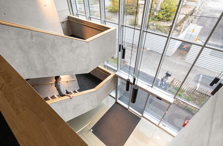 Vue du hall d'entrée depuis les escaliers Bordeaux